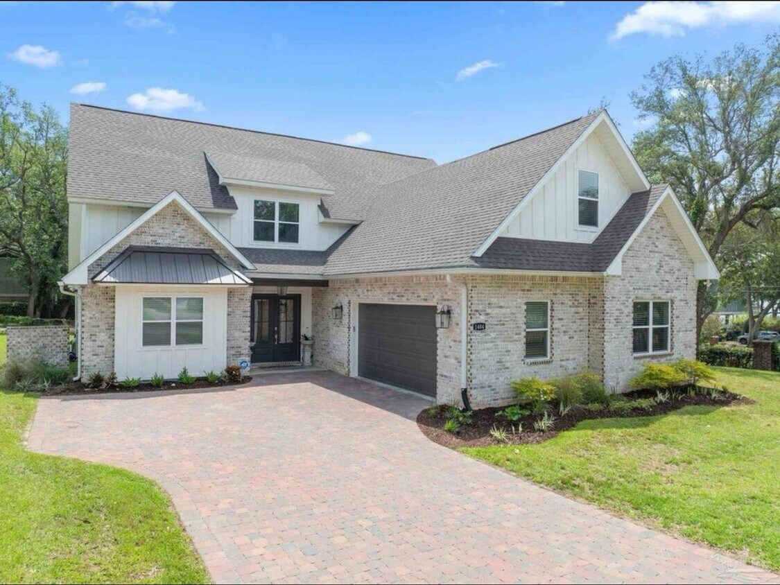 Foto principal - 5 Bedroom Single Family Home in Gulf Breeze