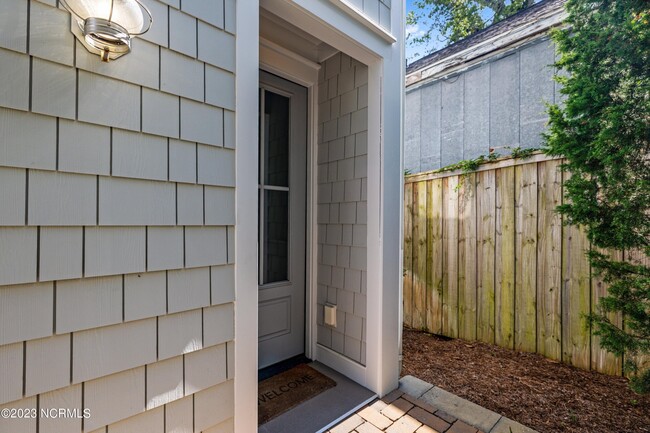 Building Photo - 1710 Tearthumb Ct