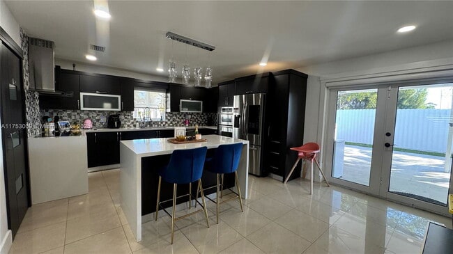 Foto del edificio - 18525 NW 38th Ave