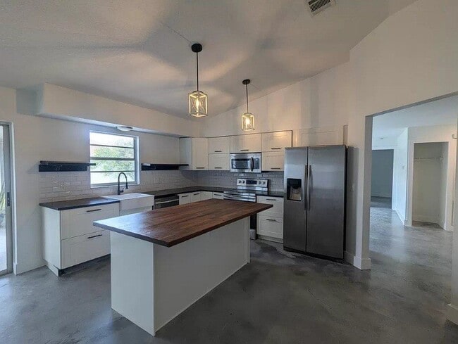 Building Photo - 1515 Golden Poppy Ct