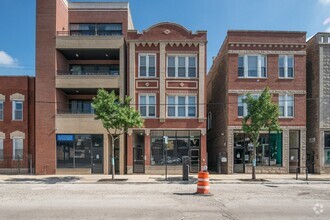 Building Photo - 2136 W Chicago Ave