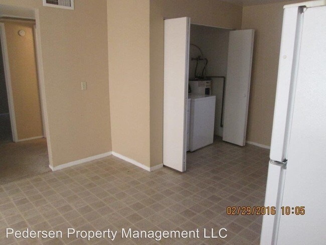 Building Photo - 2125 S Apache Dr