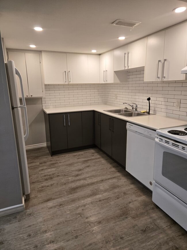 Building Photo - 333 Rosedale Dr