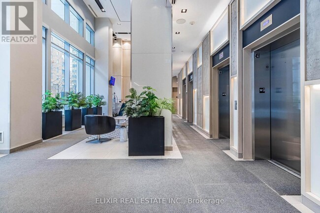 Building Photo - 77 Mutual St