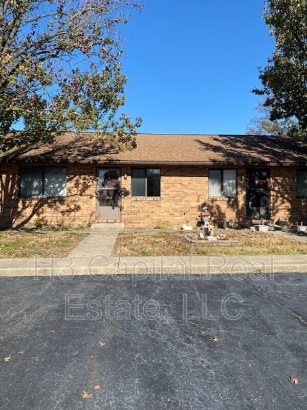 305 Southgate Dr, Freeburg, IL 62243 Condo for Rent in Freeburg, IL