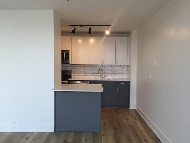 Photo - 4250 N Marine Dr Apartment