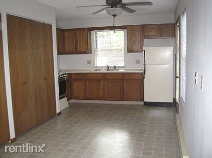 Building Photo - 741 Hickory Ct