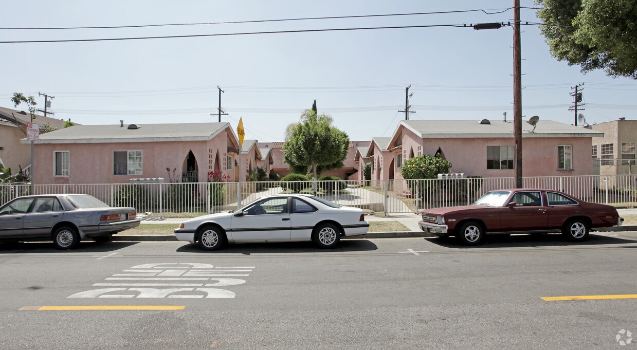 Primary Photo - 2738-2744 E 58th St