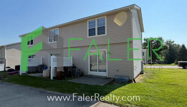 Building Photo - 2 Bed, 1.5 Bath Townhome