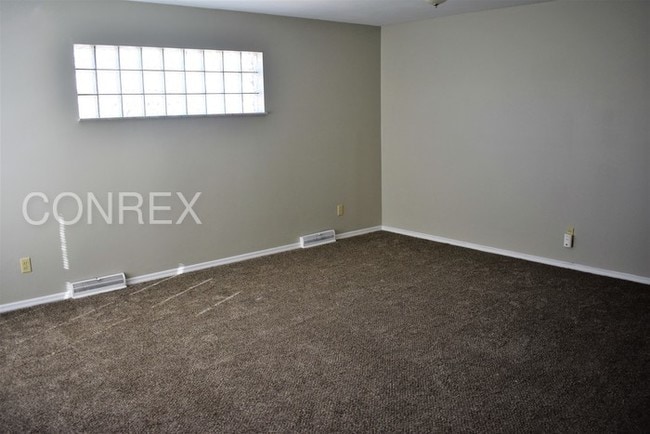 Building Photo - Beautiful Brick Ranch