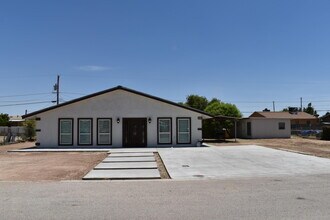 Building Photo - 330 Plantation Dr
