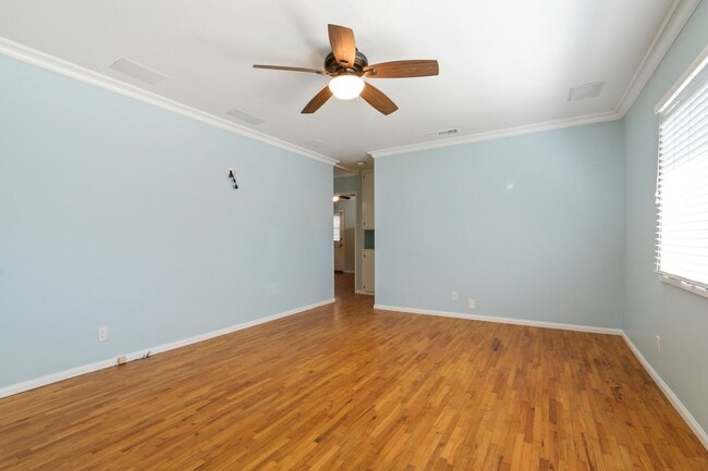 Building Photo - 1719 Marshallfield Ln