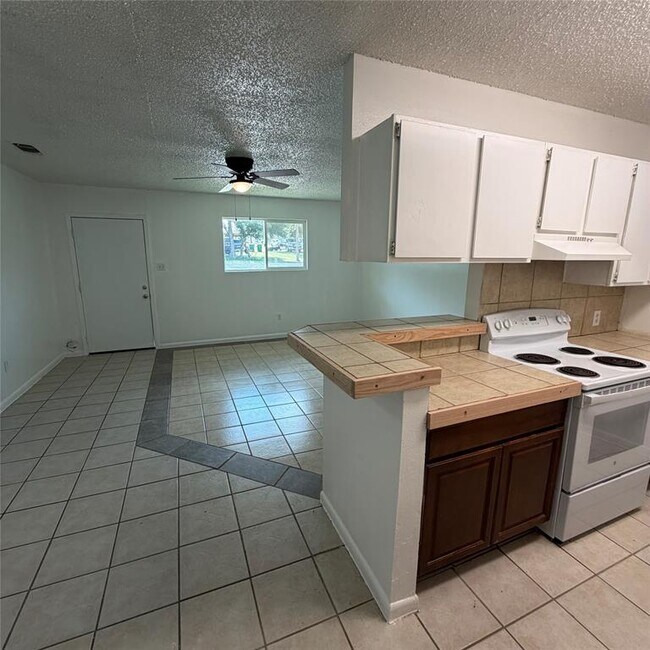 Foto del edificio - 1301 Greenlawn Pkwy