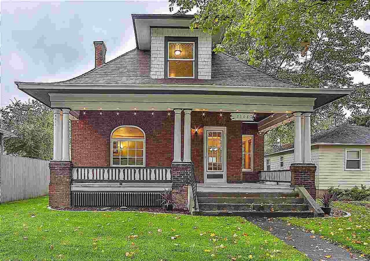 Foto principal - 2508 S Grand Blvd