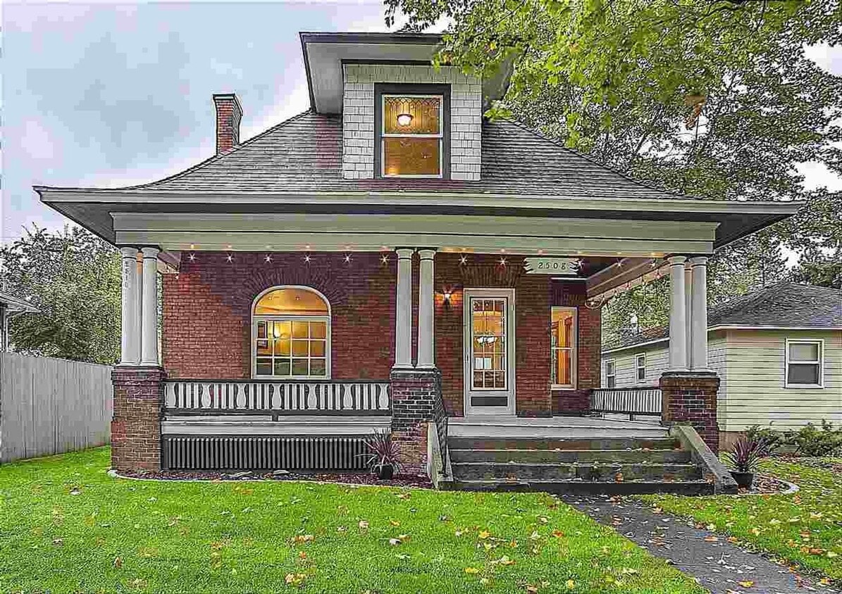 Primary Photo - 2508 S Grand Blvd