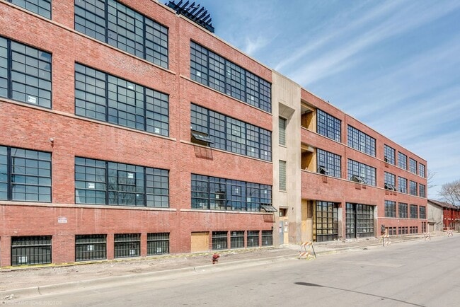 Building Photo - 1432 W 21st St