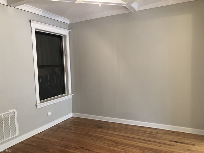 Foto del edificio - 2 br, 1 bath Apartment - 1322 N Damen Ave