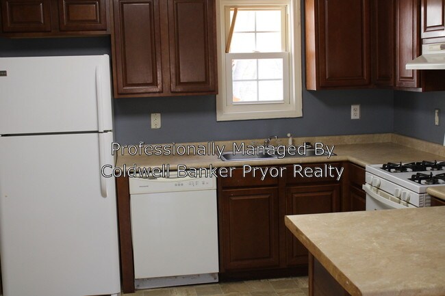 Building Photo - 207 Cedar Glen Ln