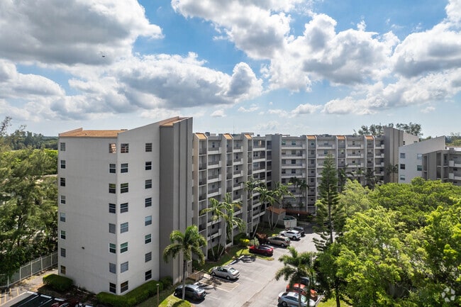 18th Hole at Inverrary Condominiums