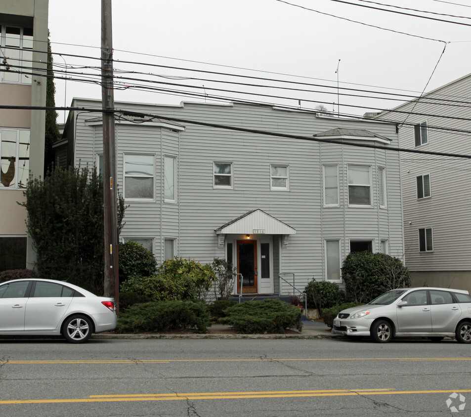 Building Photo - Marilyn Apartments