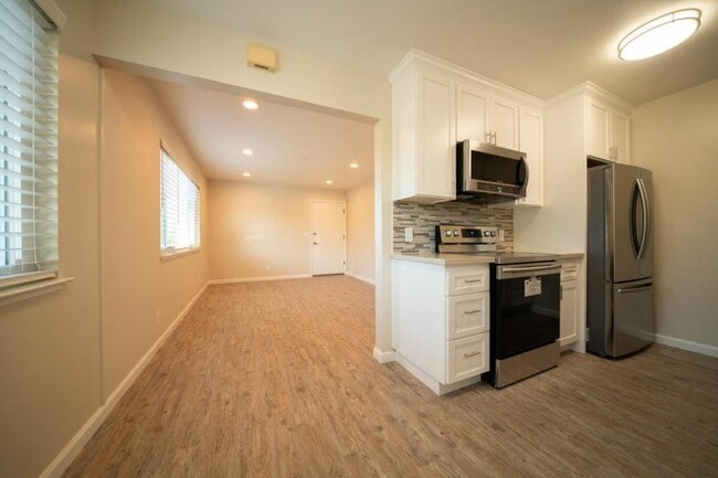Foto del edificio - 1695 Whitwood Ln