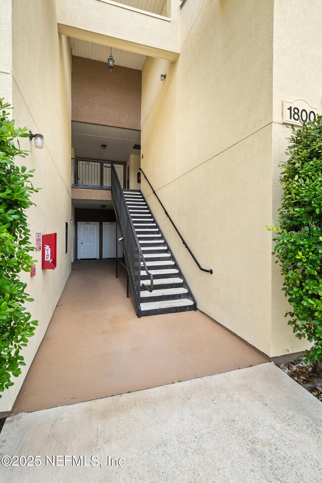 Foto del edificio - 7920 Merrill Rd