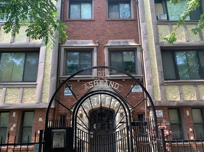 Building Photo - 6912 N Ashland Ave