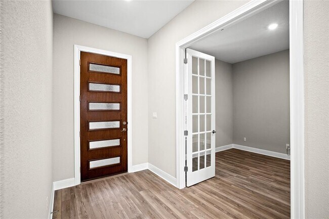 Building Photo - 513 Barnhill Lp