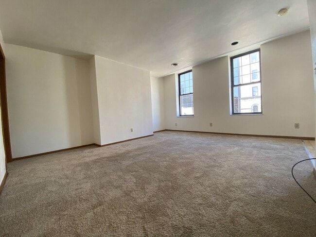 Building Photo - Spacious 1BR on Fifth Ave!! Ideal Oakland ...