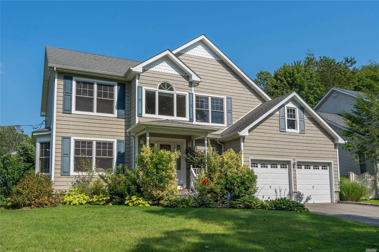 107 Woodhull Rd, Huntington, NY 11743 House for Rent in Huntington