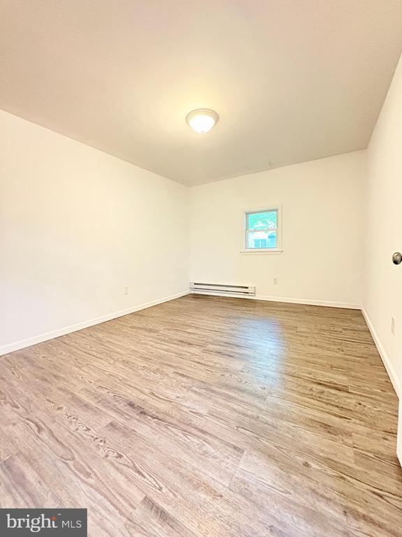 Foto del edificio - 1630 E 9th St