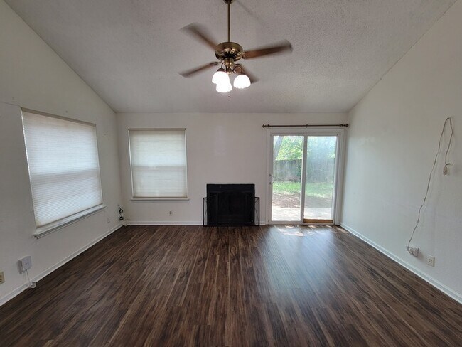 Foto del edificio - Gorgeous 2 beds 2 baths in San Antonio!