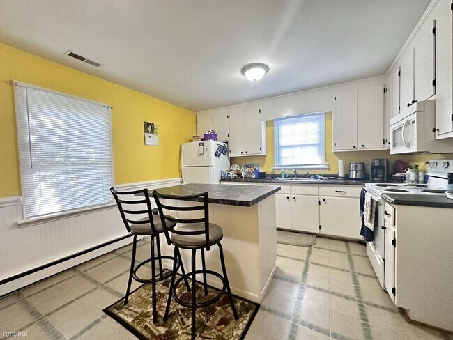 Building Photo - 3 br, 2 bath House - 116 Camelot Dr