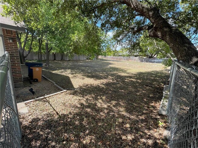 Foto del edificio - 2406 Patsy Pkwy