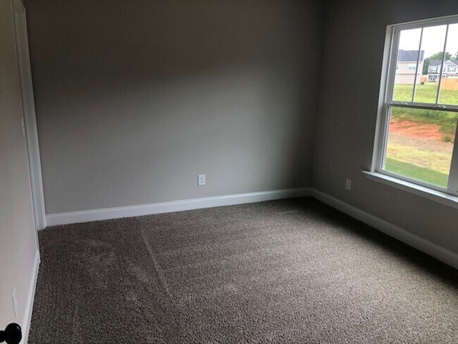 Building Photo - 2 story 3 bedroom 2.5 Bath Home!!