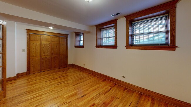 Foto del edificio - 3912 N Greenview Ave