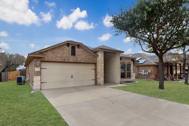 Foto del edificio - 7204 Golden Oak Ln