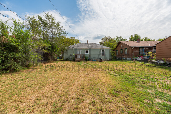 Building Photo - 2049 S Waco Ave