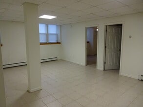 Building Photo - 704 Poplar St