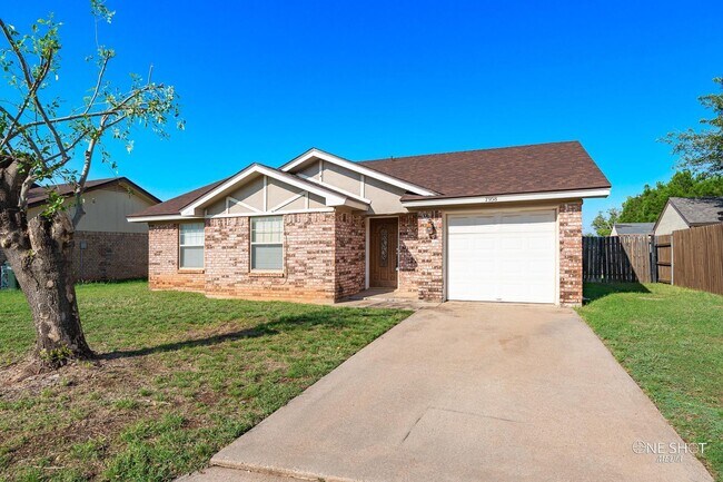 Foto del edificio - 7958 Bonnie Cir