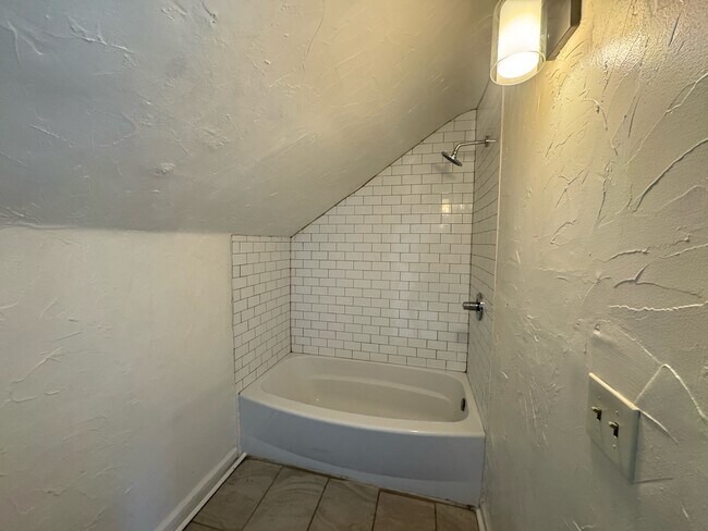 Foto del edificio - 2299 Harrison Ave