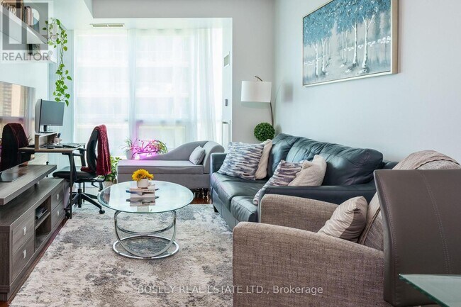 Photo du bâtiment - 1910 Lake Shore Blvd W