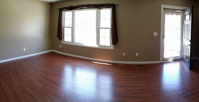 Building Photo - 326 Jasper Drive