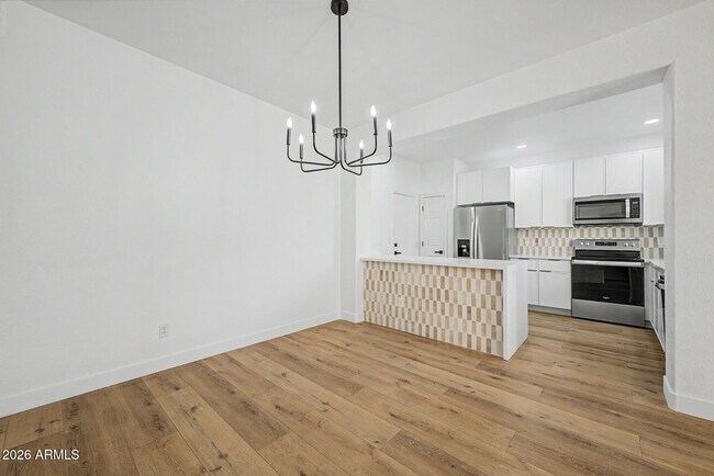 Foto del edificio - 706 E Las Colinas Pl