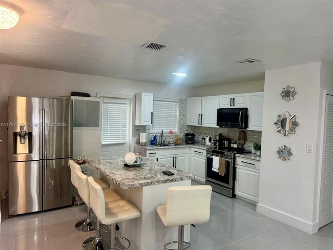 Foto del edificio - 7673 Plantation Blvd