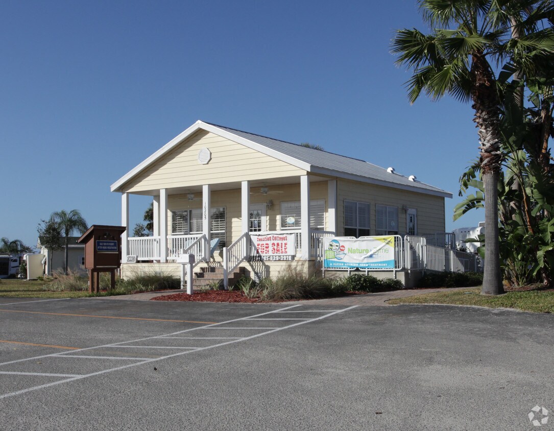 Gulf View RV Resort Apartments in Punta Gorda, FL