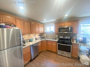 Building Photo - 243 Highland Ave