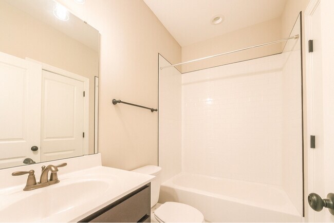 Building Photo - 4005 Casa St