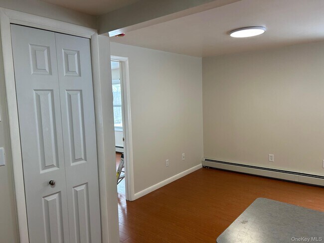 Foto del edificio - 55 Pancake Hollow Rd