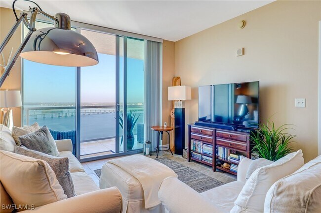 Foto del edificio - 3000 Oasis Grand Blvd